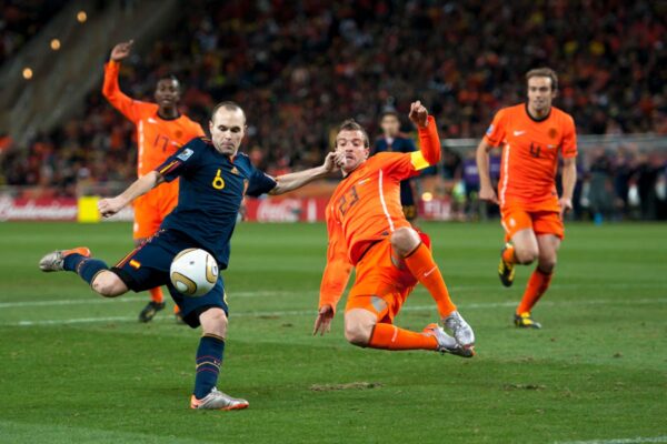 Andrés Iniesta – “Thiên tài bị lãng quên” và hành trình làm nên huyền thoại từ bóng tối Andrés Iniesta – "Thiên tài bị lãng quên" và hành trình làm nên huyền thoại từ bóng tối