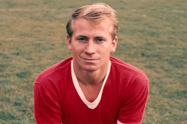 Bobby Charlton: Huyền thoại sống mãi cùng trái bóng tròn