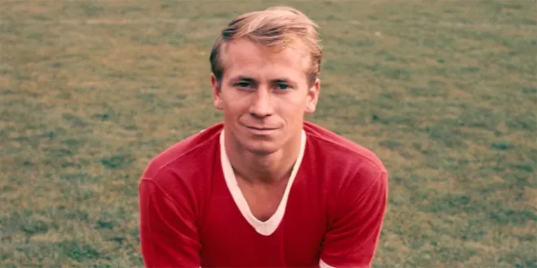 Bobby Charlton: Huyền thoại sống mãi cùng trái bóng tròn