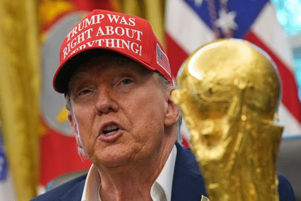 Donald Trump đùa sẽ thi đấu World Cup 2026: Khi chính trị và bóng đá gặp nhau Donald Trump đùa sẽ thi đấu World Cup 2026